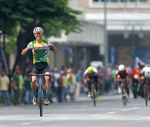 Giải đua xe đạp "Về Trường Sơn - 2017": Quyết liệt chặng đầu tiên