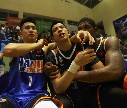 Hoàng “Ca” khóc ngày Hanoi Bufalloes giành vé vào vòng playoff VBA 2017