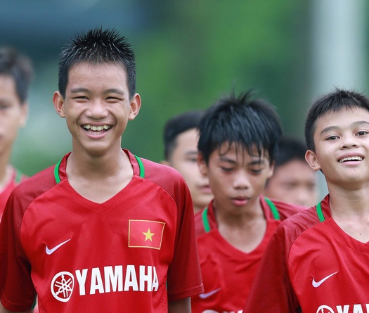 Chùm ảnh: U.13 Bóng đá học đường Yamaha "luyện công" dưới mưa