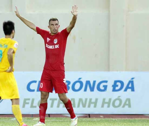 Hòa 2-2 trên sân Thanh Hóa, HLV Thanh Sơn thấy nhớ Moses