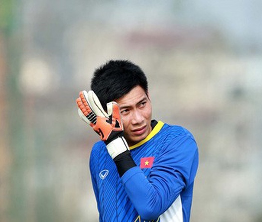 Thủ môn Tuấn Mạnh than thở vì chấn thương nhưng không được điều trị