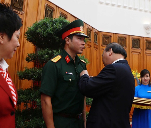 Thủ tướng vinh danh Hoàng Xuân Vinh