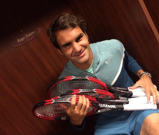 Vợt của sao không giống vợt của người thường