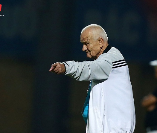 HLV Petrovic: 10 vòng cuối, Thanh Hóa chơi như gặp B.Bình Dương đã vô địch rồi (!)