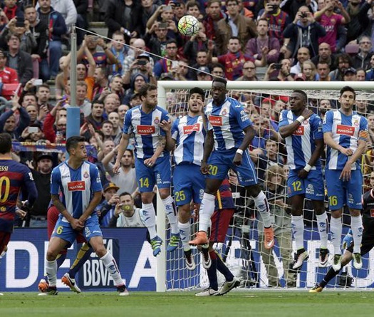 Messi tung độc chiêu, thủ môn bất lực