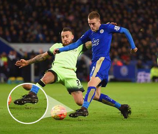 Bao giờ Vardy có giày mới?