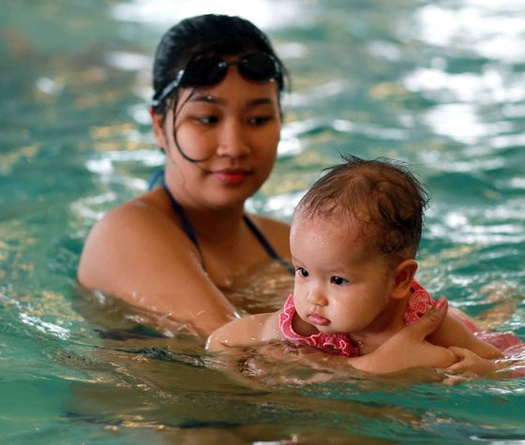 Bơi lội cho trẻ em sơ sinh dưới 24 tháng tuổi