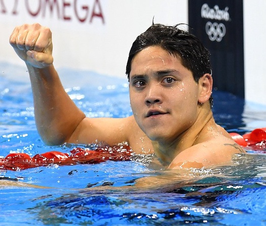 Joseph Schooling đánh bại Michael Phelps, giành HCV 100m bướm 