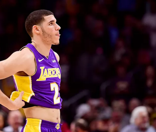 NBA 2017-18: Warriors vất vả đánh bại Lakers bằng hiệp phụ