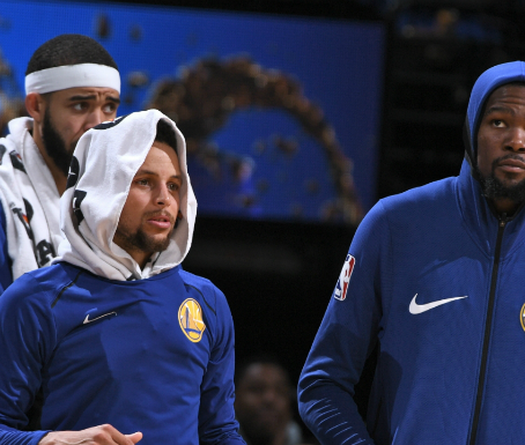 Warriors gặp rắc rối với cáo buộc xâm phạm đời tư NHM và nạn chấn thương