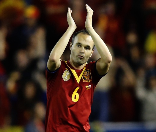Sao trẻ làm Iniesta bẽ mặt trong buổi tập của Tây Ban Nha