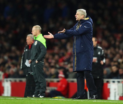 Klopp, Van Gaal trố mắt nhìn Wenger ném tiền