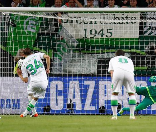 Real bị trọng tài xử ép trong trận gặp Wolfsburg?