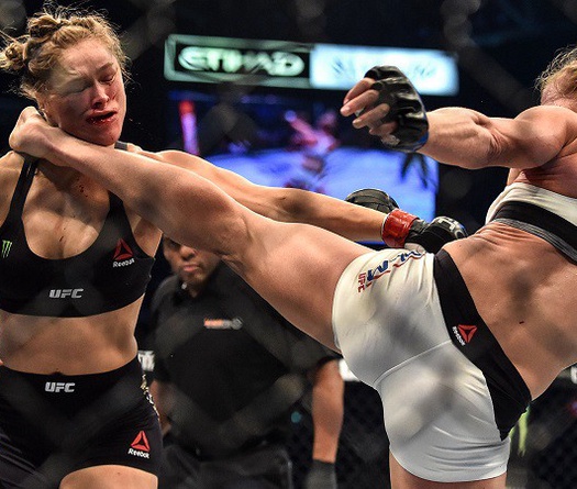 Xem lại trận “kinh điển” giữa Holly Holm và Ronda Rousey