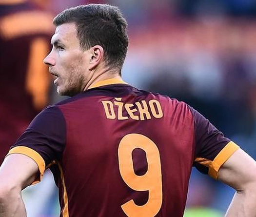 Pha bỏ lỡ đáng tiếc của năm thuộc về Dzeko?