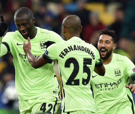 Fernandinho đá cánh: Giải pháp mới cho Man City