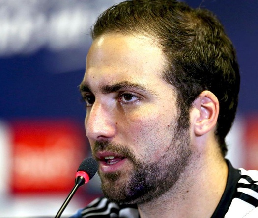 Higuain thăng hoa nhờ “học” Messi