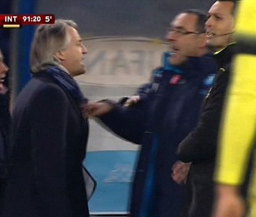 Ljajic ghi bàn, Sarri và Mancini lao ra cãi nhau
