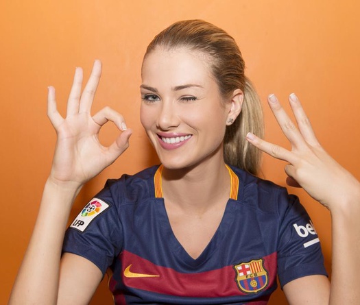 Tân Hoa hậu thế giới hâm mộ Barca và Neymar