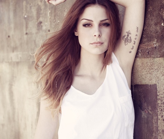 Vẻ đẹp trong veo của bạn gái Julian Draxler