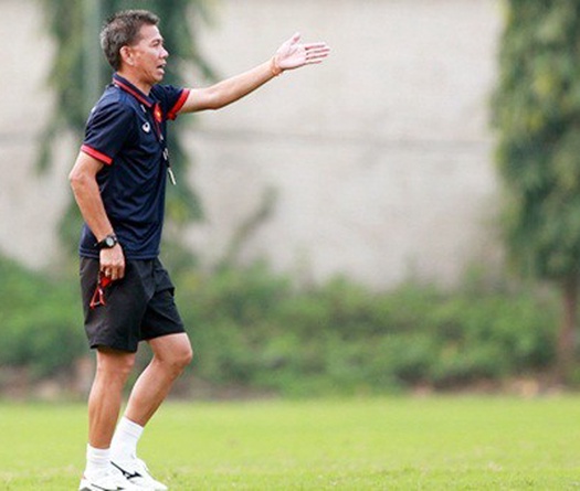 HLV Hoàng Anh Tuấn: Đừng so sánh với Thái Lan, Việt Nam phải ra châu lục