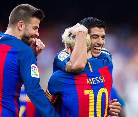 100 trận khoác áo Barcelona, Suarez hay hơn cả Messi và Ronaldo 