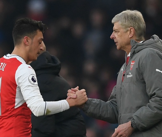 Arsenal bỏ rơi ngôi sao Mesut Oezil ở đại chiến với Bayern Munich