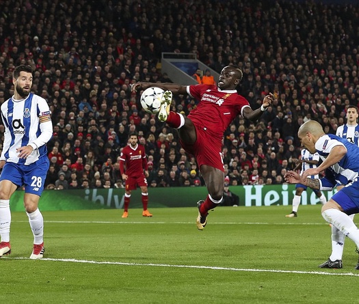 Ém quân chờ MU, Liverpool vẫn dễ dàng vào tứ kết Champions League sau 9 năm