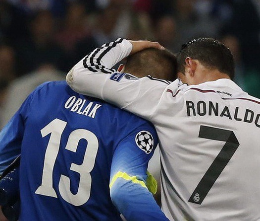Người "át vía" Ronaldo ở derby Madrid