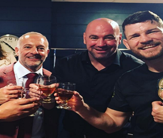 Bisping sẽ bảo vệ đai trên "sân nhà", Pettis muốn chuyển hạng cân