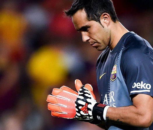 Claudio Bravo trở về Barcelona làm "rổ đựng bóng"?
