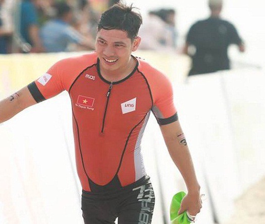 Phía sau câu chuyện Á quân Paralympic Thanh Tùng tập tễnh chinh phục Ironman 