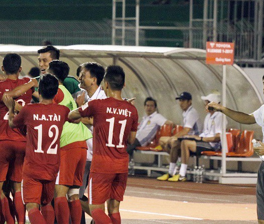 Trực tiếp bóng đá: CLB TP. HCM - Sanna Khánh Hòa BVN