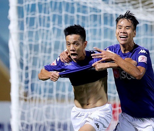Vòng 25 V.League 2017: Hà Nội FC chạm một tay vào chức vô địch