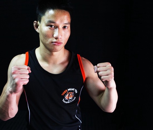 Video: Ben Nguyễn "luyện công" với bậc thầy Muay Thái 