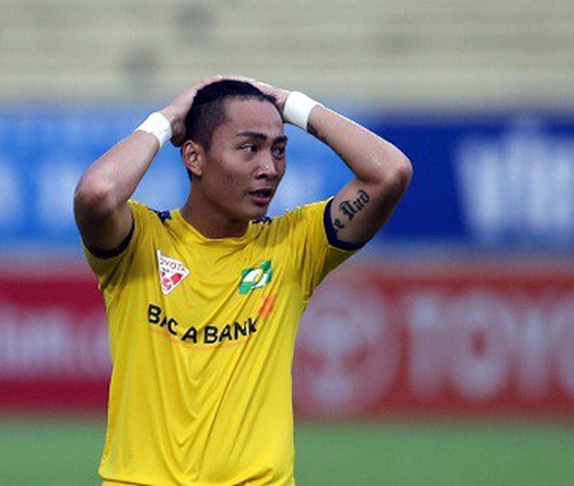 Video: SLNA để rơi chiến thắng trước Khánh Hòa ở những giây cuối