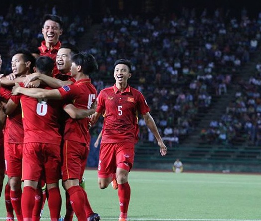 Video: Việt Nam nhọc nhằn giành 3 điểm trước Campuchia