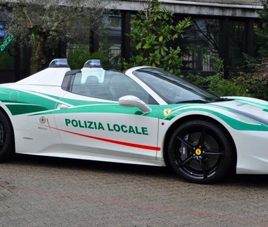 Cảnh sát Milan được cấp phép sử dụng Ferrari 458 Spider tịch thu 