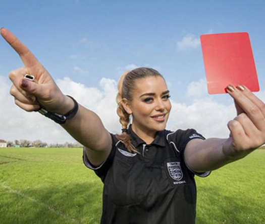 Amy Christophers - nữ trọng tài mơ được cầm còi Premier League