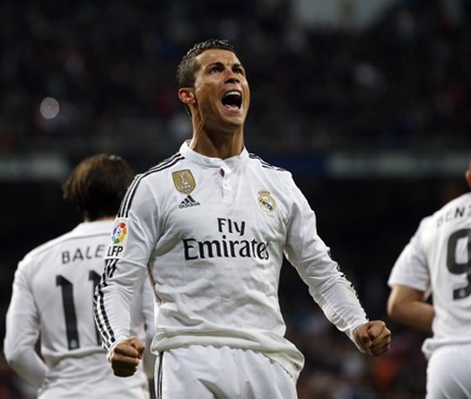 M.U, PSG tranh giành Ronaldo: Kẻ nhờ người quen, kẻ cậy tiền