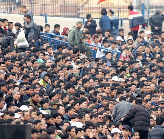 Sân Thanh Hoá đông nghịt khán giả: Tiền nhiều cũng không mua được