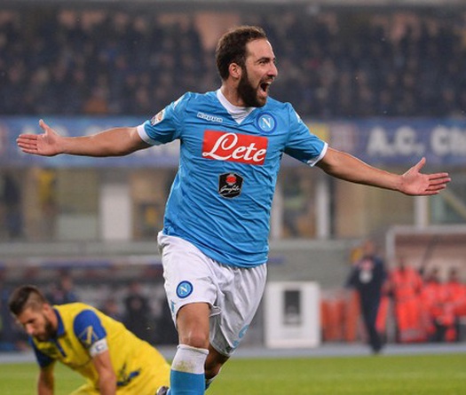 02h45 (07/01) sân San Paolo, Napoli - Torino: Trái tim Higuain