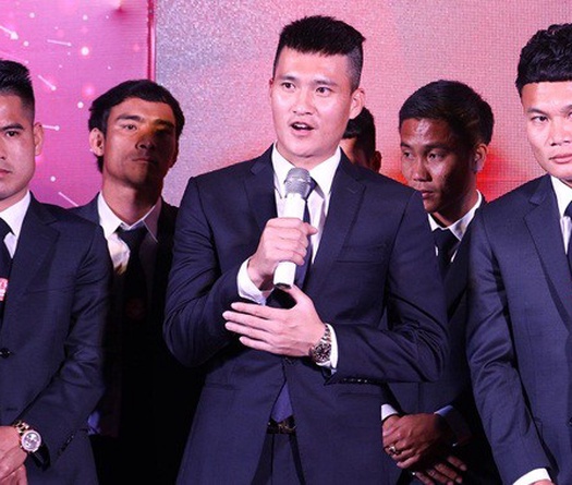 Công Vinh nhận nhiệm vụ cùng CLB TP.HCM lọt Top 3 V.League 2018