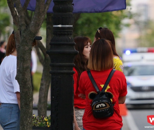 CĐV nữ tại Hàn Quốc lặn lội lên thăm U20 Việt Nam bất thành