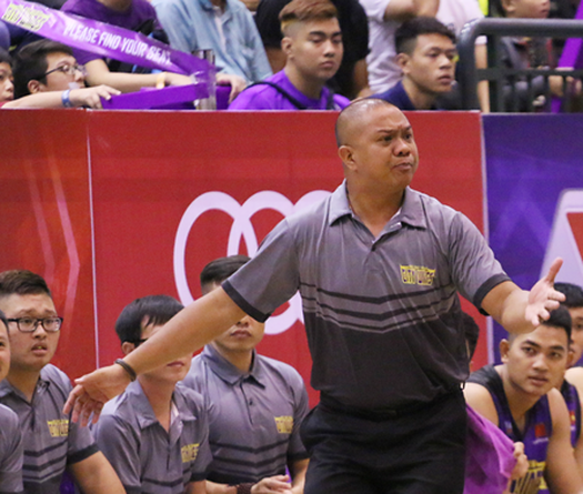 HLV HCMC Wings: Tôi không ngu đến nỗi vác ghế phang trọng tài