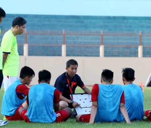 HLV Hoàng Anh Tuấn lấy Maradona truyền cảm hứng cho U20 VN