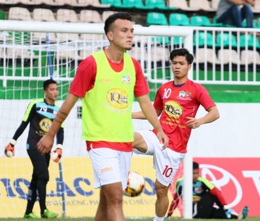 Ngoại binh 3 quốc tịch ví Công Phượng nổi tiếng như sao nhạc Rock