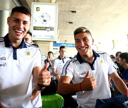 "Tevez mới" của Argentina làm dáng trước ống kính chào NHM Tp.HCM