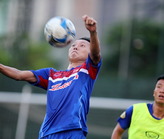 Cầu thủ Việt Nam duy nhất không ngán sân cỏ nhân tạo của Campuchia