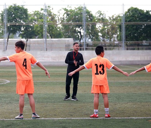 Đồng đội cũ của Trọng Hoàng ươm mầm ở U13 bóng đá học đường